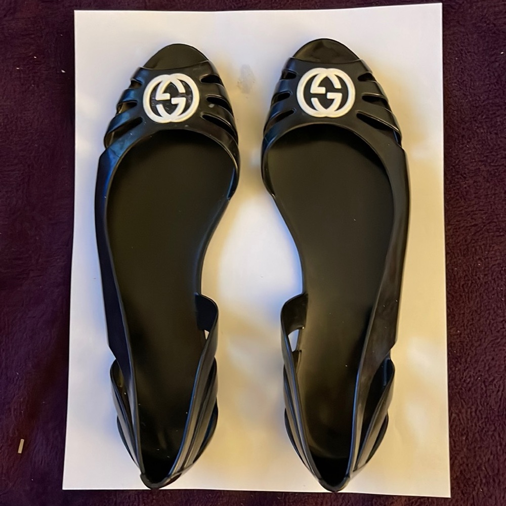Preowned black authentic Gucci jelly like sandals, size 36 womens